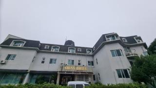 Shiny Hotel - Jeju - 0