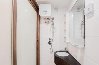 Comfy Studio Room at 31st Floor Sky House BSD Apartment By Travelio - 2
