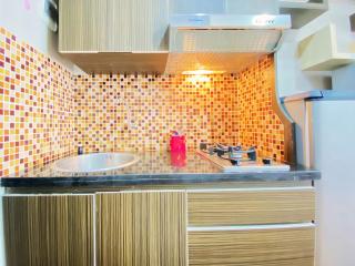 Homey 1BR at Jarrdin Cihampelas Apartment By Travelio - 3