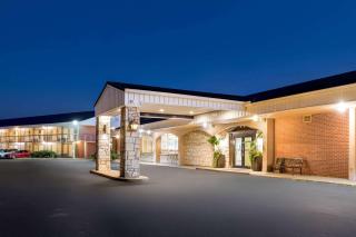 Days Inn by Wyndham Dubuque - Dubuque - 9