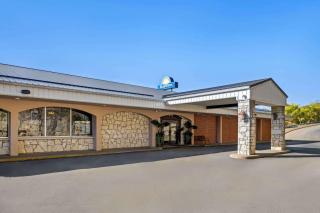 Days Inn by Wyndham Dubuque - Dubuque - 5