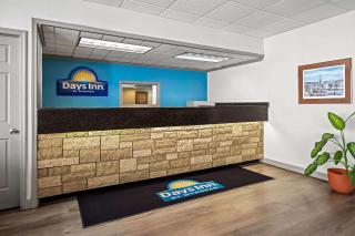 Days Inn by Wyndham Dubuque - Dubuque - 3
