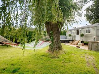 Under Willows - Uk12608 - Burton Overy - 1