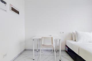 New Furnished Studio Room Sky House Alam Sutera Apartment By Travelio - Tangerang - 6