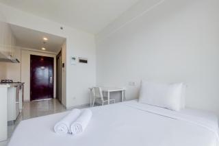 New Furnished Studio Room Sky House Alam Sutera Apartment By Travelio - 8
