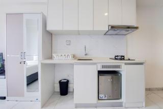 New Furnished Studio Room Sky House Alam Sutera Apartment By Travelio - Tangerang - 2