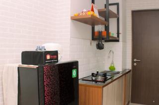 Stunning and Comfy Studio Apartment Transpark Juanda By Travelio - Bekasi - 3