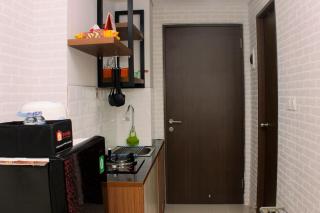 Stunning and Comfy Studio Apartment Transpark Juanda By Travelio - Bekasi - 2