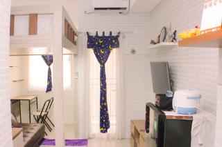 Stunning and Comfy Studio Apartment Transpark Juanda By Travelio - Bekasi - 5