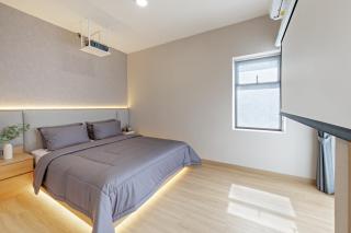 Newly Renovated 2BR Apt and Direct Mall Access - 7