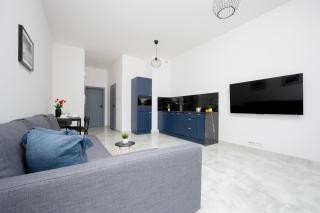 Wyjątkowy Apartament z Uroczym Ogródkiem oraz Parkingiem by Noclegi Renters - 9