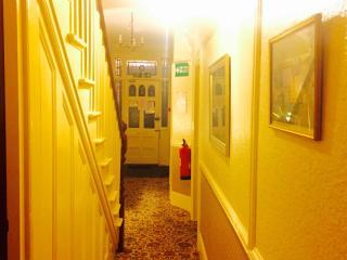 Southend Inn Hotel - Close to Beach, Train Station & Southend Airport - 9