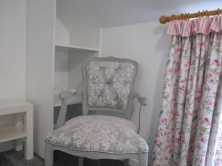 Weavers Cottage - - 7