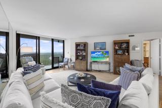 Beachfront condo with pool, gym, and pickleball - 9