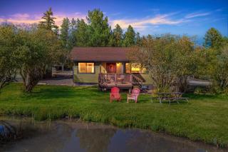 Cozy Cabin Retreat with Scenic Views cabin - Greer - 0