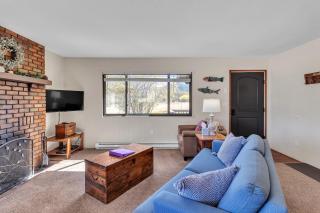 Cozy Cabin Retreat with Scenic Views cabin - Greer - 3