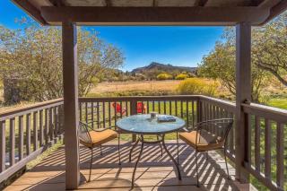 Cozy Cabin Retreat with Scenic Views cabin - Greer - 9