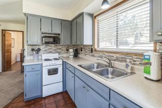Cozy Cabin Retreat with Scenic Views cabin - Greer - 7