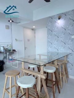 Duplex Seaview Comfort Stay in City By IZ - George Town - 2