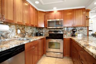 KBM Resorts FREE CAR The Whaler Resort WH1-211 Renovated Villa w AC Beachfront Views - Kaanapali - 1