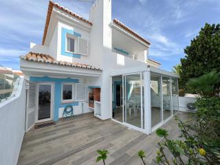 Casa com 2 suítes e terraço a passos do Mar #1958 - Lagos - 0