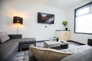 Dixon House, Sleeps 6, Free Parking, Long or Short Stays - by NMB Property - Horwich - 5