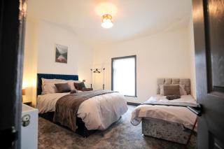 Dixon House, Sleeps 6, Free Parking, Long or Short Stays - by NMB Property - Horwich - 0