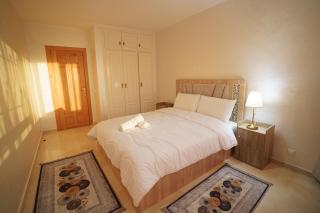 Cozy apartment with stunning view near TGV station - 8