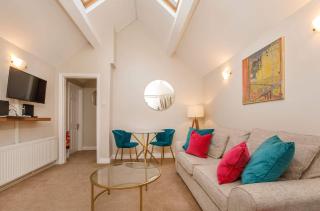 Monk Bar Garden Hideaway - 6