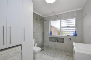 Pet friendly & Close to Beach at 2 Saasveld - Bloubergstrand - 8