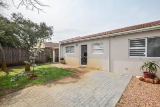 Pet friendly & Close to Beach at 2 Saasveld - Bloubergstrand - 7