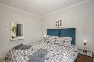 Pet friendly & Close to Beach at 2 Saasveld - Bloubergstrand - 6
