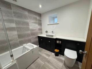 3 bed converted barn - - 5