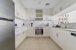 Stunning 2-Bedroom Apartment Travo - Dubai - 7
