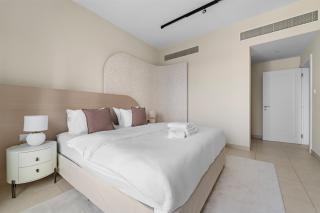 Stunning 2-Bedroom Apartment Travo - Dubai - 2