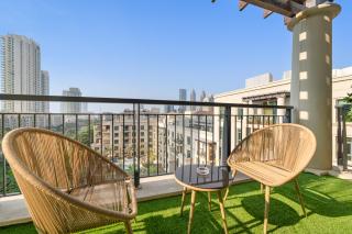 Stunning 2-Bedroom Apartment Travo - Dubai - 9