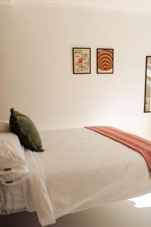 Foools Inn - Trendy Rooms available in the Heart of Sea Point! - 7