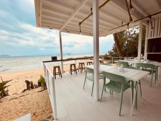 AQUA Boutique Resort & Pool - 4
