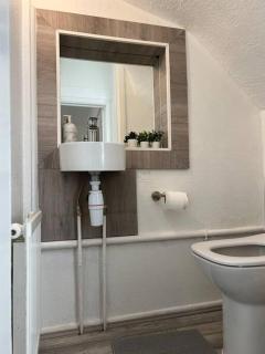 4 Bedroom semi detached House London - Edgware - 5