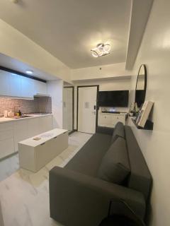 Chic and Cozy Minimalist Condo with Pool in Makati City - 8