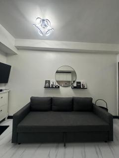 Chic and Cozy Minimalist Condo with Pool in Makati City - 7