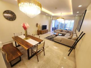 Modern Spacious 3-Bedroom plus Maid's Apartment with Marina Views - Dubai - 0