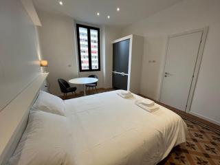 2BR 2BA Apartment Ultra-Fast WiFi steps to Metro - 9