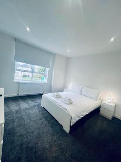 Modern 2 bedroom House With Loft Conversion - 4