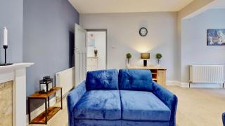 Beautiful Bungalow with Large Driveway and Garden - 2