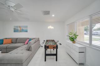 Home with Games Pool Paradise - 8