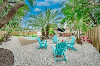 Home with Games Pool Paradise - 1