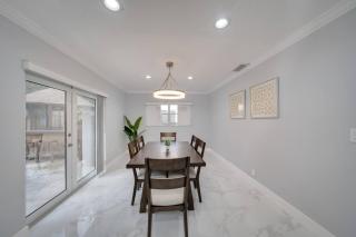 Modern Poolside Paradise - 1