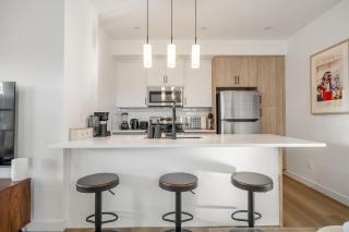 Springbank Hill 2BR Townhouse near WinSport – King Bed, Garage, 65-inch TV, AC - 9