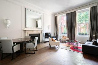 Super Knightsbridge 2 bed Gound Floor Apartment - London - 0